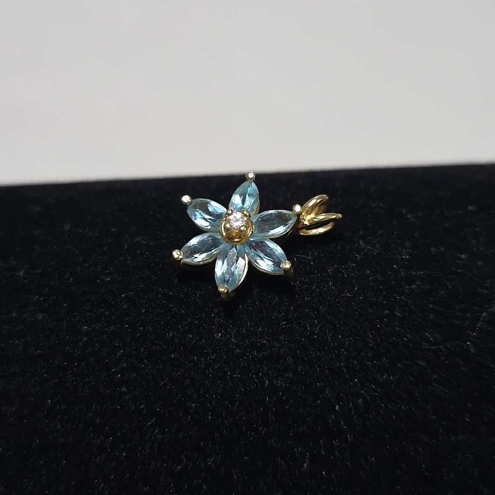 14k Solid Gold and Blue Topaz Flower Pendant